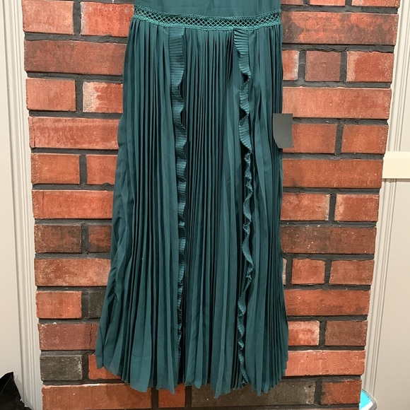 Lulu’s Emerald Green - Picture 9 of 14